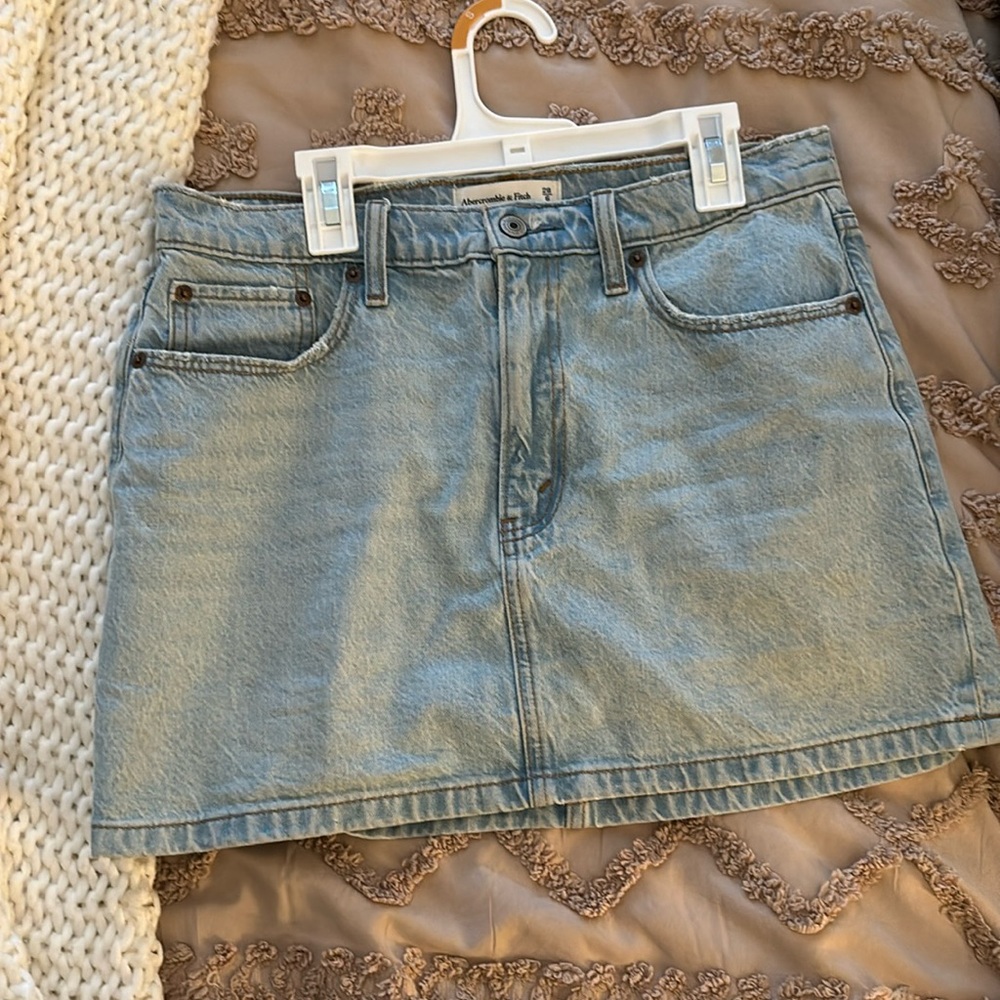 Abercrombie denim mini skirt size 28